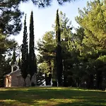 فندق Aphrodite's كالافريتا