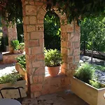 Aphrodite's 4* كالافريتا