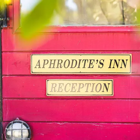 Aphrodite's 4*
