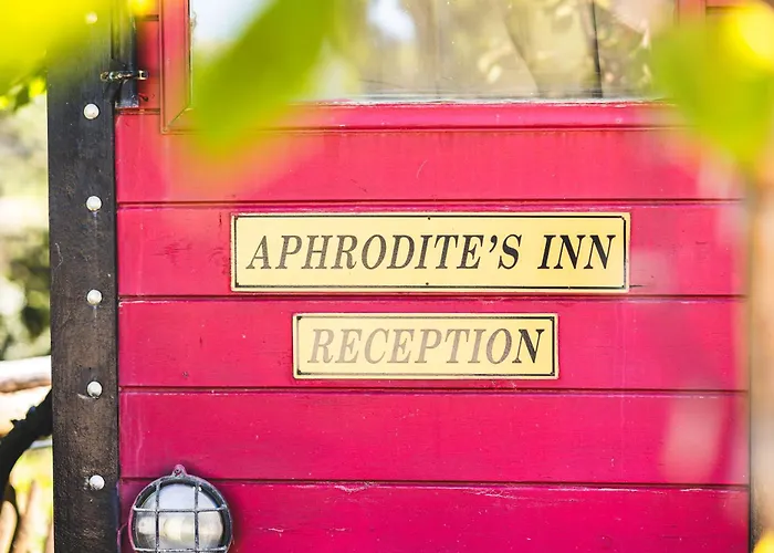 Aphrodite's 4*